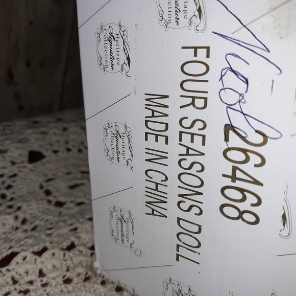 Porcelain doll - Picture 3 of 4